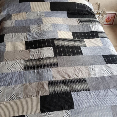 Really pleased this monochromatic quilt turned out so well, since I like colour!